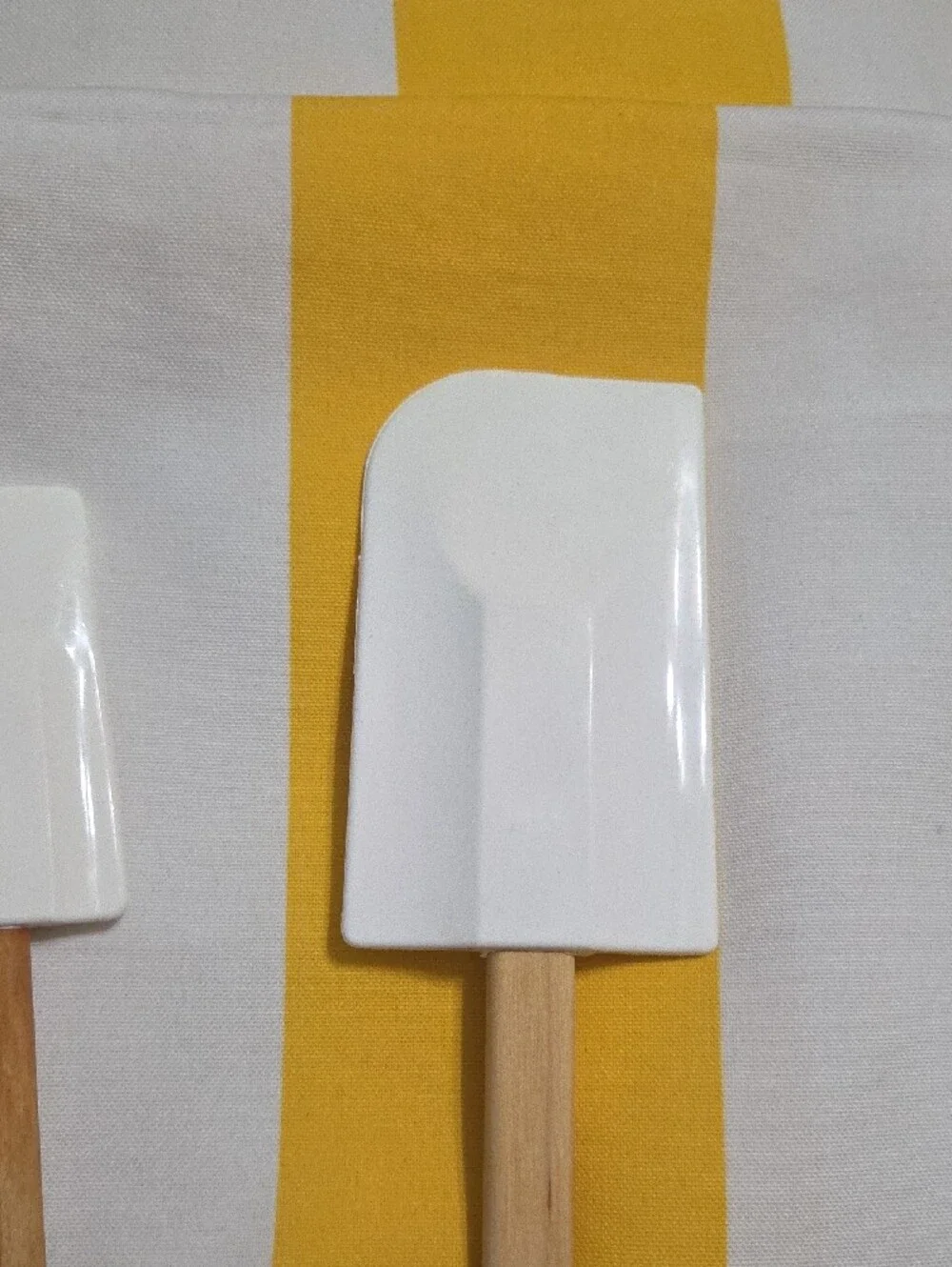 Le Creuset White Silicone and Wood Spatula Set - 3 Piece